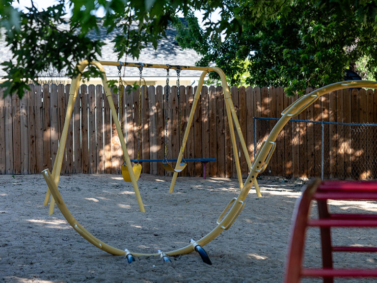 bighorns-playground-yellow-swing