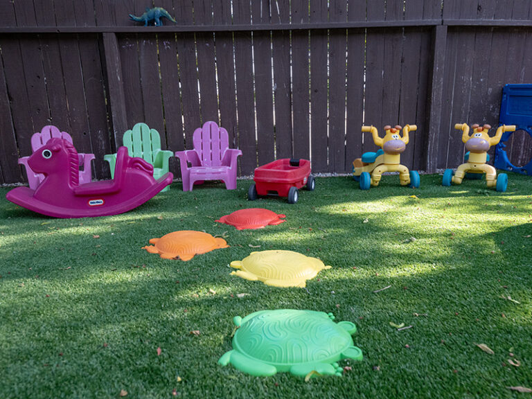 infant-playground-riders